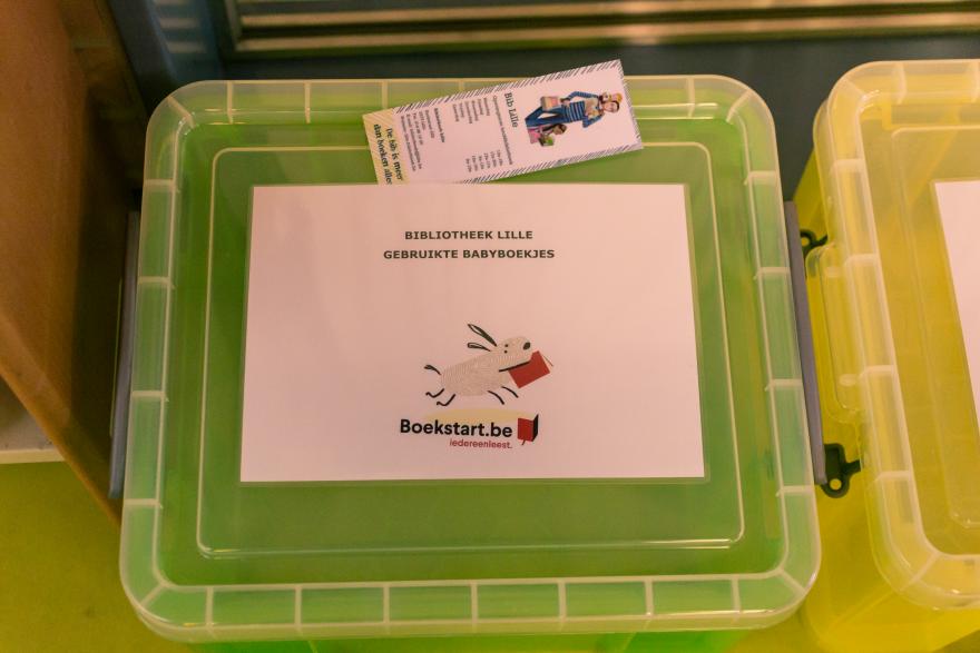 Boekstart-koffer om boekjes te onderhouden bib Lille
